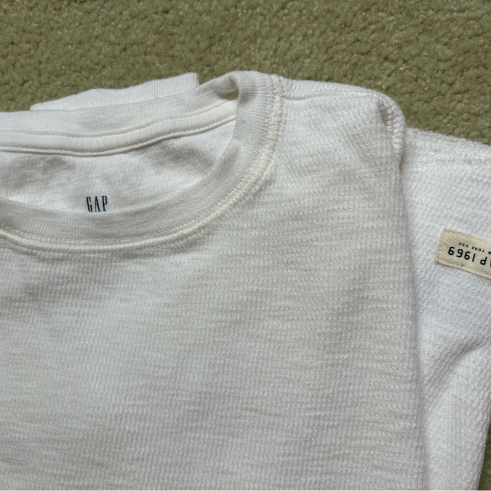 GAP Thermal long sleeve. Boys size L (10), white.